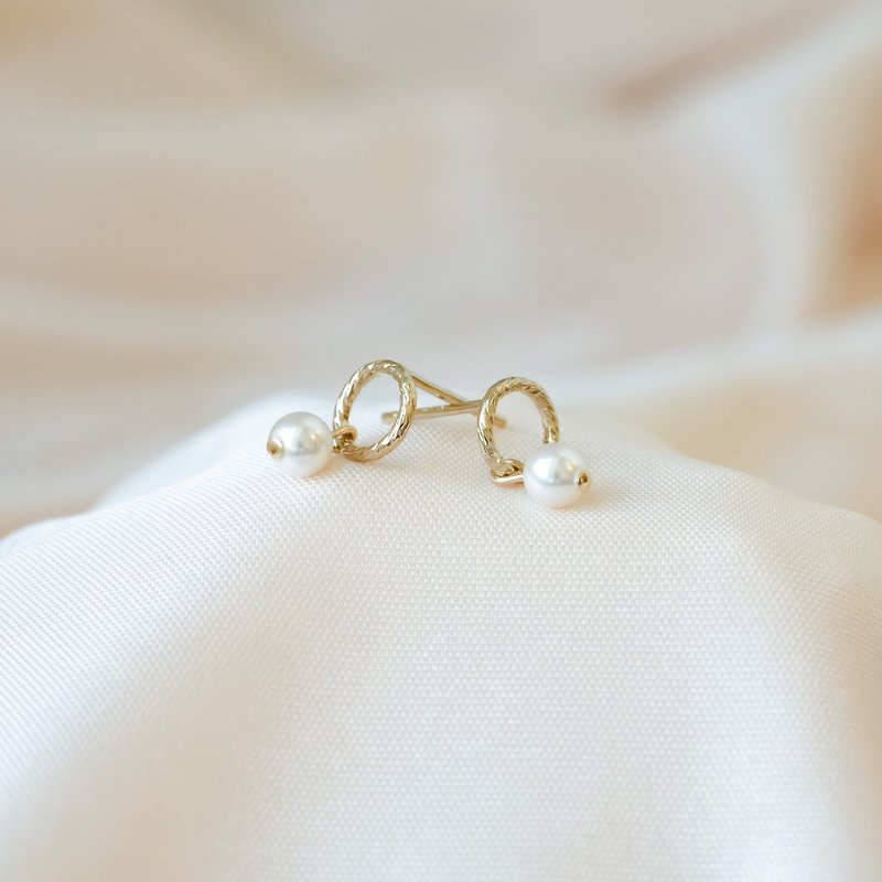 Vintage Engraved Rib Circle Pearl Earrings 14k Gold Pearl Earrings Clip-On - Earrings & Clip-ons - Pearl Gold