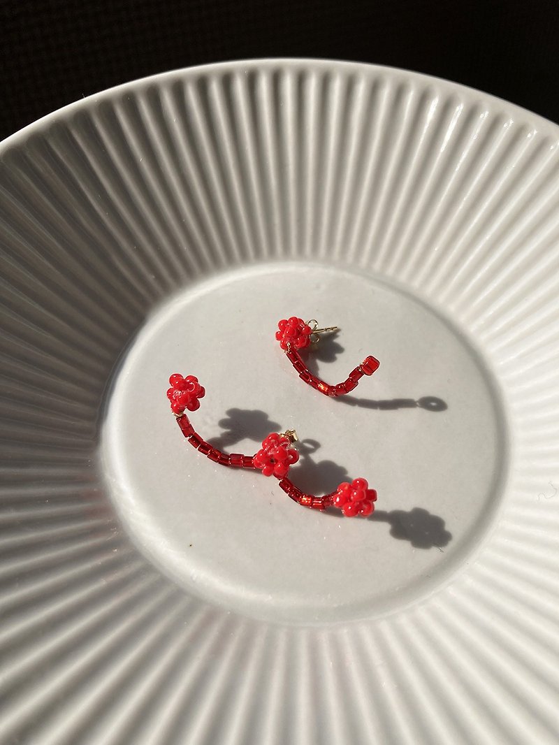 #10 Scalloped Line (Red) : Handmade Earrings - Earrings & Clip-ons - Plastic Red