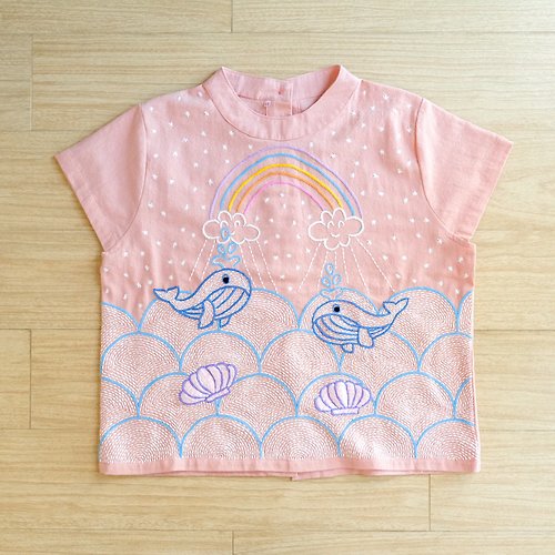 Monkey Bell - Hand Embroidery 手工刺繡 - 鯨魚和彩虹天空 / 高領背扣棉襯衫女 / 淺橙色粉紅