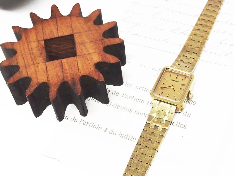 1970年ヴィンテージRADO長方形Ruishileidaテーブル - 腕時計 - 金属 ゴールド