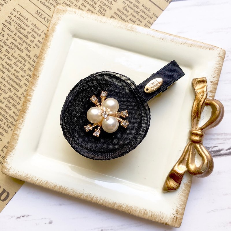 Yarn flower pearl hair clip / black ink - Hair Accessories - Other Materials Black