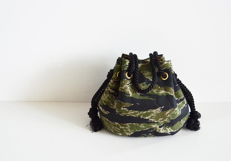 New Works! Camouflage Marine Bag Khaki - กระเป๋าแมสเซนเจอร์ - ผ้าฝ้าย/ผ้าลินิน สีเขียว