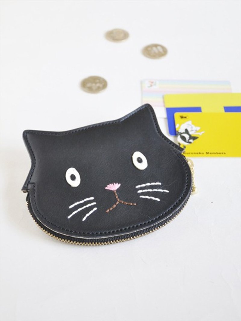 A case that holds coins, cards, and bills. Black cat - กระเป๋าสตางค์ - หนังแท้ 