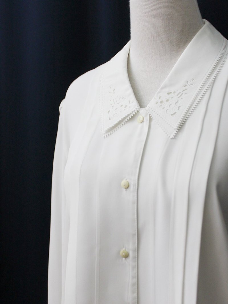 [RE0215T1762] Nippon multilayered hollow Department of Forestry lapel simple white vintage blouse - เสื้อเชิ้ตผู้หญิง - เส้นใยสังเคราะห์ ขาว