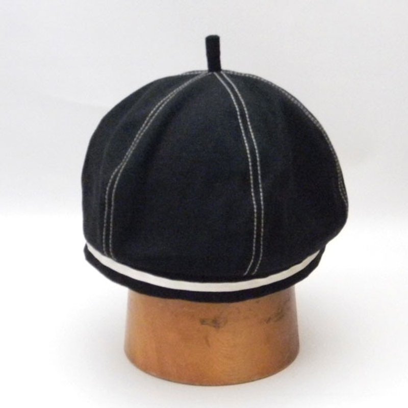 ステッチを利かせたシンプルなベレー帽。トップのチョボもポイントです。丸みのあるフォルムで幅広いコーディネイトに合わせやすいデザインです。【PS0542-Black】 - 帽子 - コットン・麻 ブラック