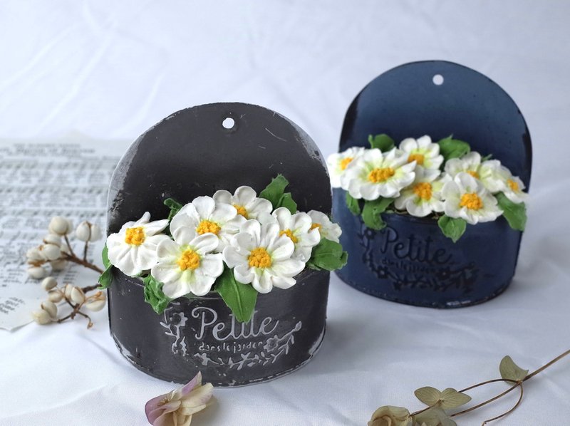 Floral Clay Decorated Daisy Retro Style Iron Flower Arrangement - ของวางตกแต่ง - ดินเหนียว ขาว