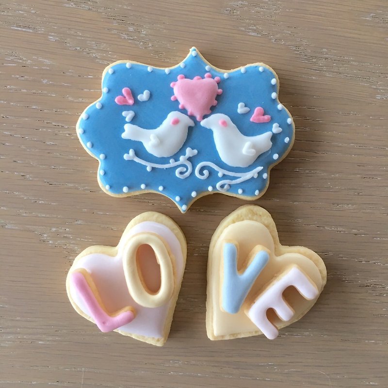NIJIカップケーキ。 .Love Birds FrostedBiscuitsギフトボックス3個入り - クッキー・ビスケット - 食材 多色