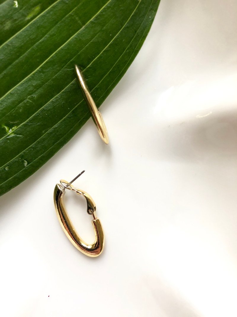Dainty Gold Hoop Earrings - 耳環/耳夾/耳骨夾 - 貴金屬 金色