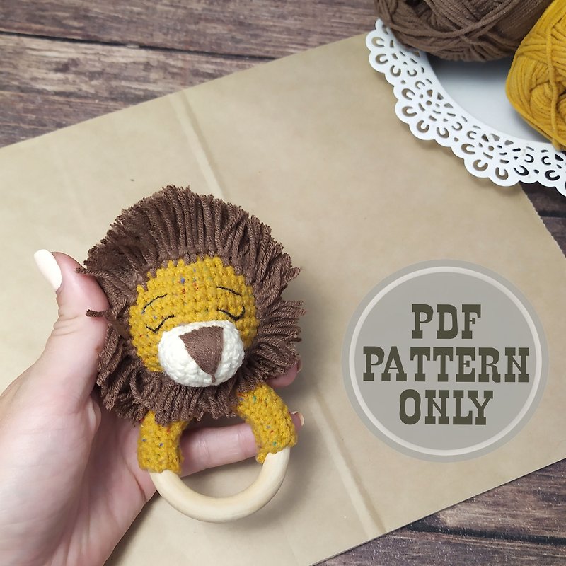Baby rattle crochet LION king PATTERN crochet teether - amigurumi pattern - 編織/刺繡/羊毛氈/縫紉 - 其他材質 白色