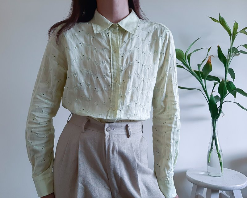 復古綠色亞麻刺繡襯衫 ALLISON TAYLOR 孔眼亞麻襯衫 - 女上衣/長袖上衣 - 棉．麻 綠色