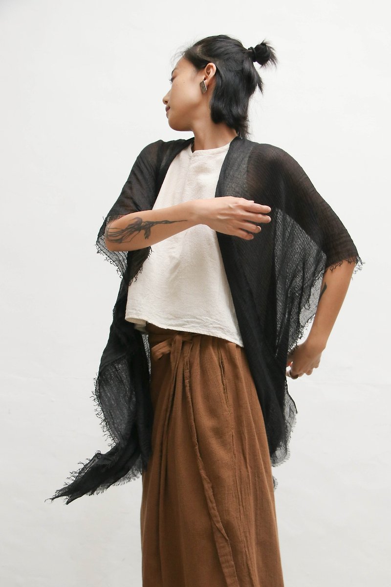 Slightly see-through shawl scarf jet black - ผ้าพันคอถัก - ผ้าฝ้าย/ผ้าลินิน สีดำ