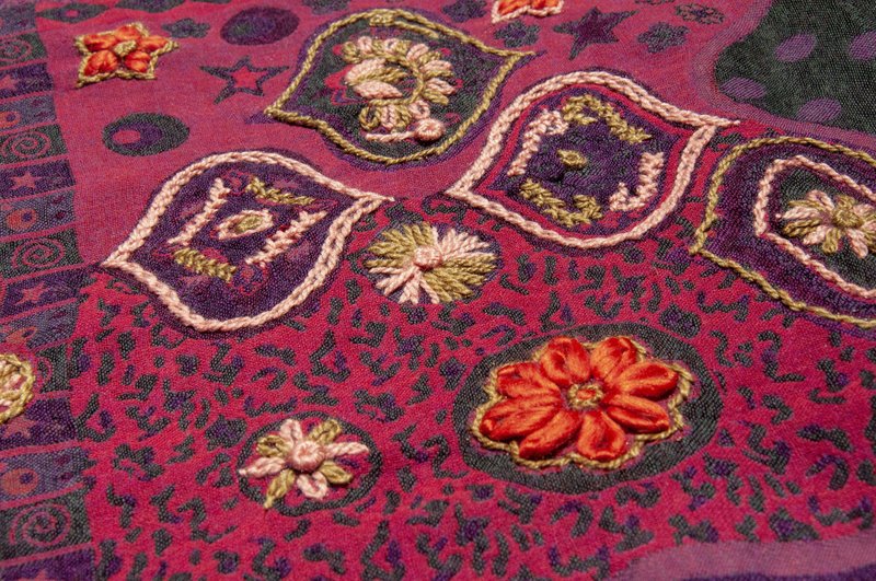 喀什米爾Cashmere/水煮羊毛披肩/針織圍巾/刺繡圍巾/羊絨披巾-花 - 圍巾/披肩 - 羊毛 多色