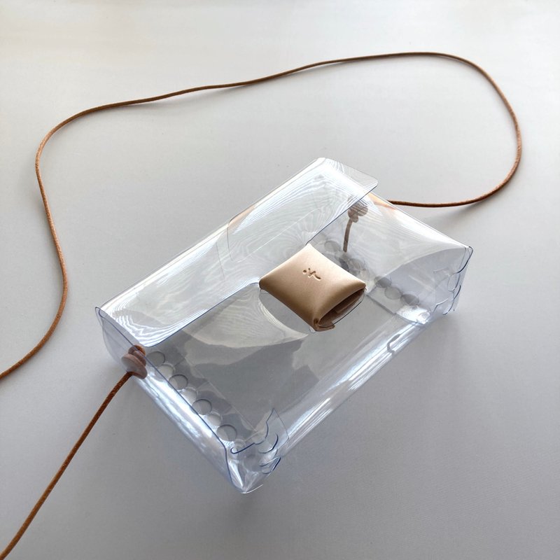 透明ポシェット【su su / すーすー】PVC×革 ショルダーバッグ ぷっくり革付き 軽い - 側背包/斜背包 - 防水材質 透明