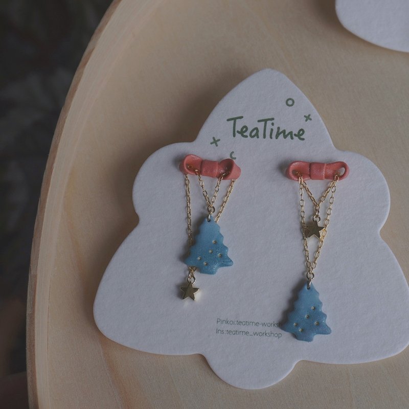 TeaTime 期待聖誕  分紅蝴蝶結與諾貝小松樹  耳環耳夾 - 耳環/耳夾/耳骨夾 - 黏土 綠色