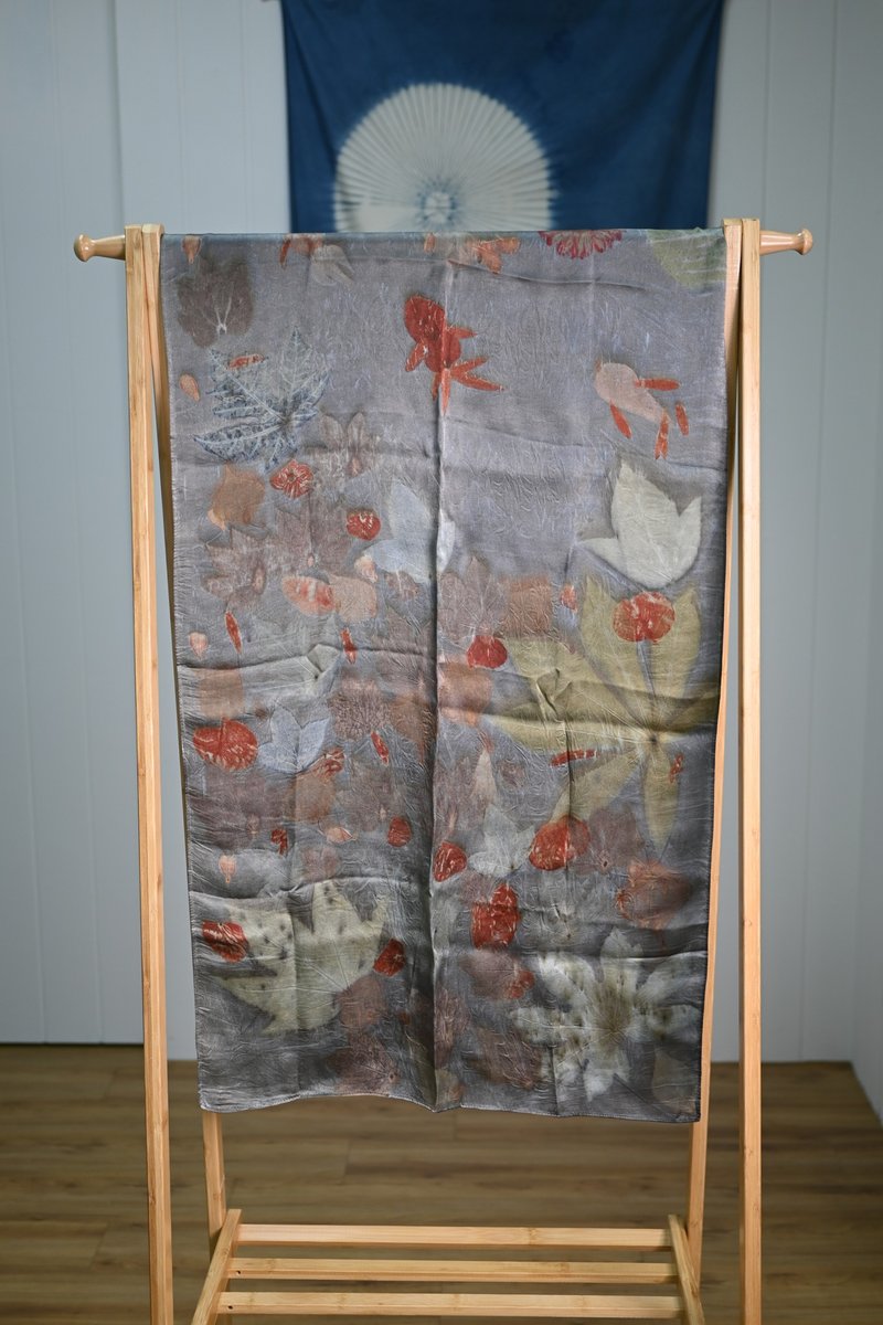 EcoPrint floral and leaf pad printing scarf/hanging picture - ผ้าพันคอถัก - ผ้าไหม หลากหลายสี