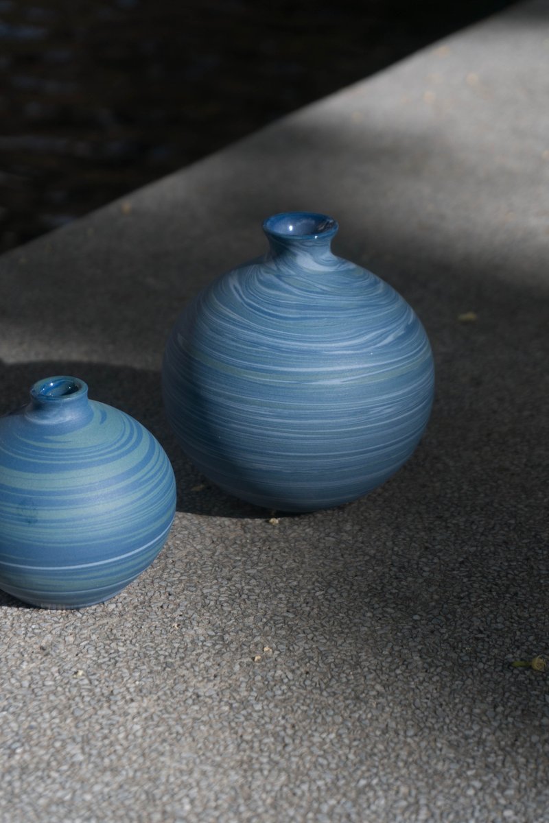 藍綠色圓型花器 - 花瓶/花器 - 瓷 藍色