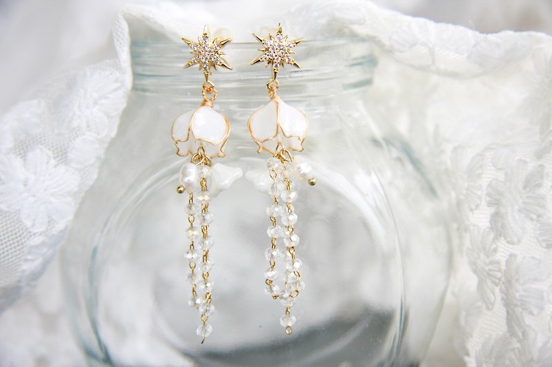 [White Lily of the Valley Earrings] Handmade Original Earrings Bronze Resin Elegant Earrings/Ear Clip Jewelry - ต่างหู - เรซิน ขาว