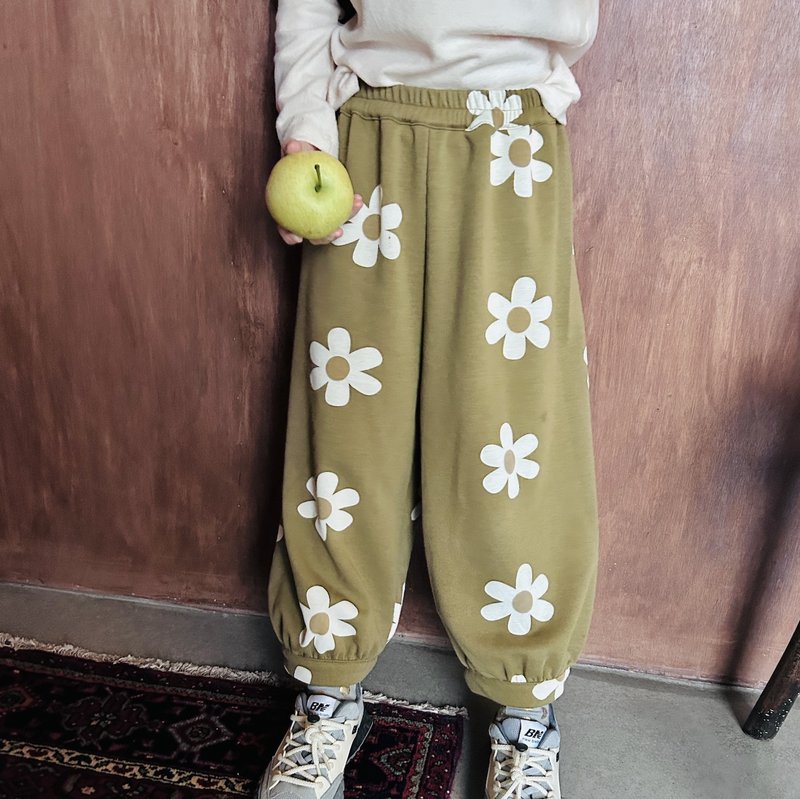 Autumn Knitted Flower Sports Pants/Casual Pants Children's Clothing - กางเกง - ผ้าฝ้าย/ผ้าลินิน สีกากี