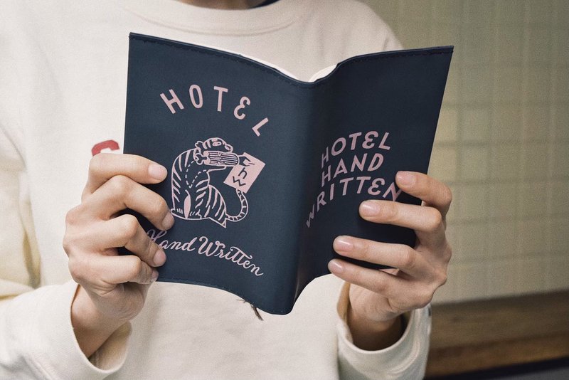 HOTEL ブックカバー - 書衣/書套 - 紙 灰色