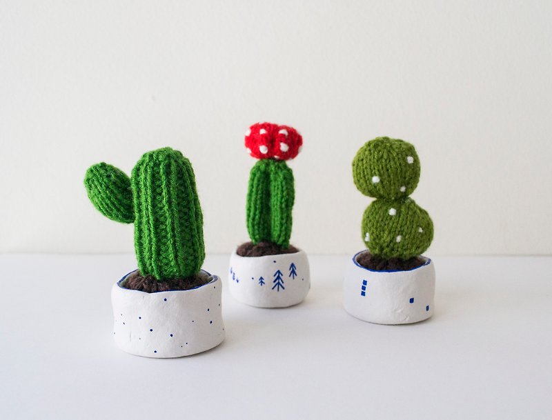 Miniature Knitted Cacti - home decor - ตกแต่งต้นไม้ - วัสดุอื่นๆ สีเขียว