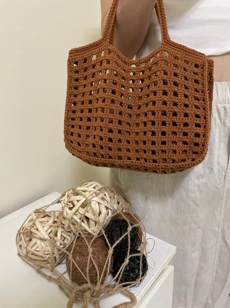 Plaid handbag/handmade/woven bag/net bag - กระเป๋าถือ - ผ้าฝ้าย/ผ้าลินิน 