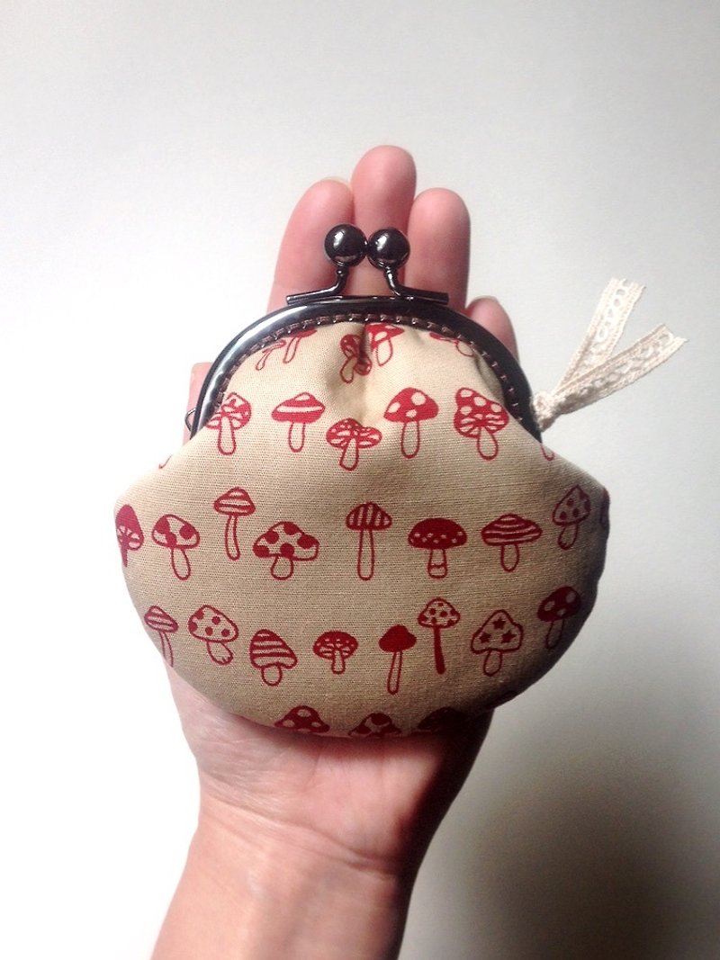 hm2. Red mushroom shells. Mouth gold package - Coin Purses - Cotton & Hemp Red