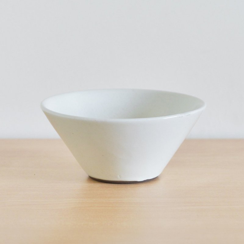 日本FORMLADY 小泉誠 ambai日製陶瓷親子碗-M - 碗 - 陶 白色