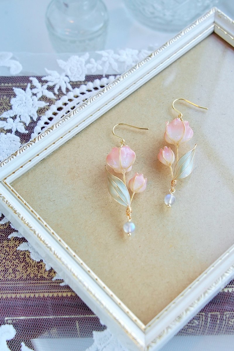 Flower Dew • Pink - Handmade resin earrings jewelry New Year gift - Earrings & Clip-ons - Resin Pink