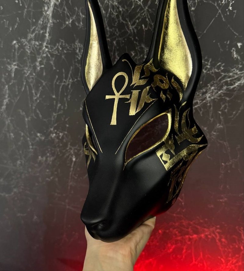 Egyptian Black Anubis Mask with Gold Calligraphy, Wolf Head Jackal Cosplay - 口罩/口罩收納套 - 樹脂 黑色