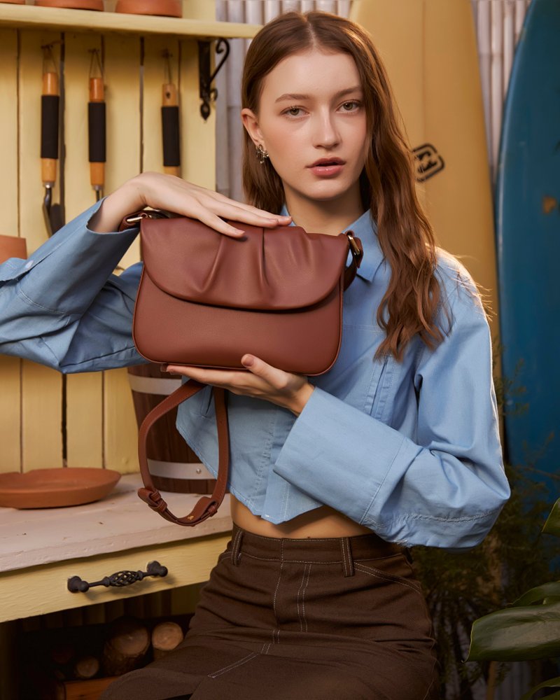 PUFF 真皮包 - 斜背包與肩背包 - Red Brown 日常包款 - 側背包/斜背包 - 真皮 咖啡色