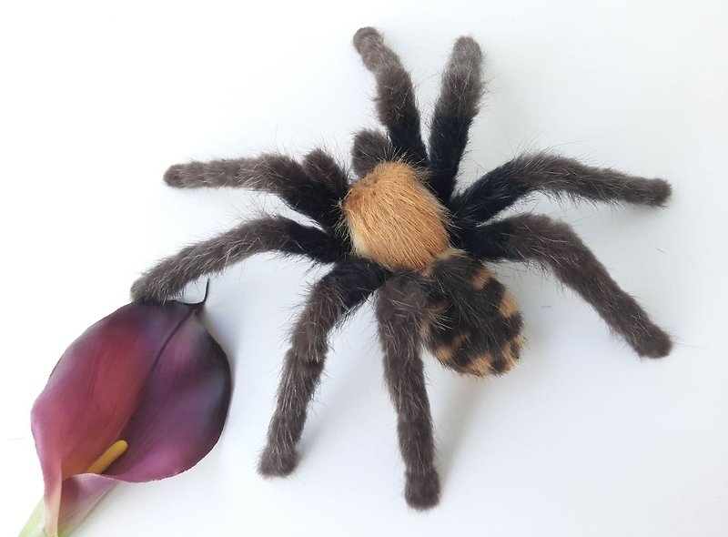 Realistic Tarantula Spider Wall Mount Home Decor Insect Toy Lifelike Plush Doll - Wall Décor - Genuine Leather 