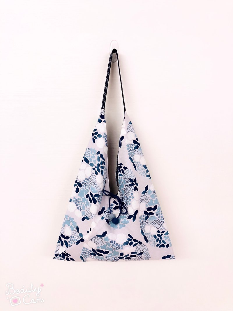 三角粽形肩提包/大尺寸/水彩花絵 - 側背包/斜孭袋 - 棉．麻 藍色