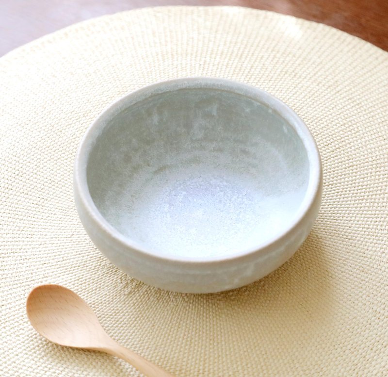 白い結晶釉の浅鉢 ２ - 碗 - 陶 綠色