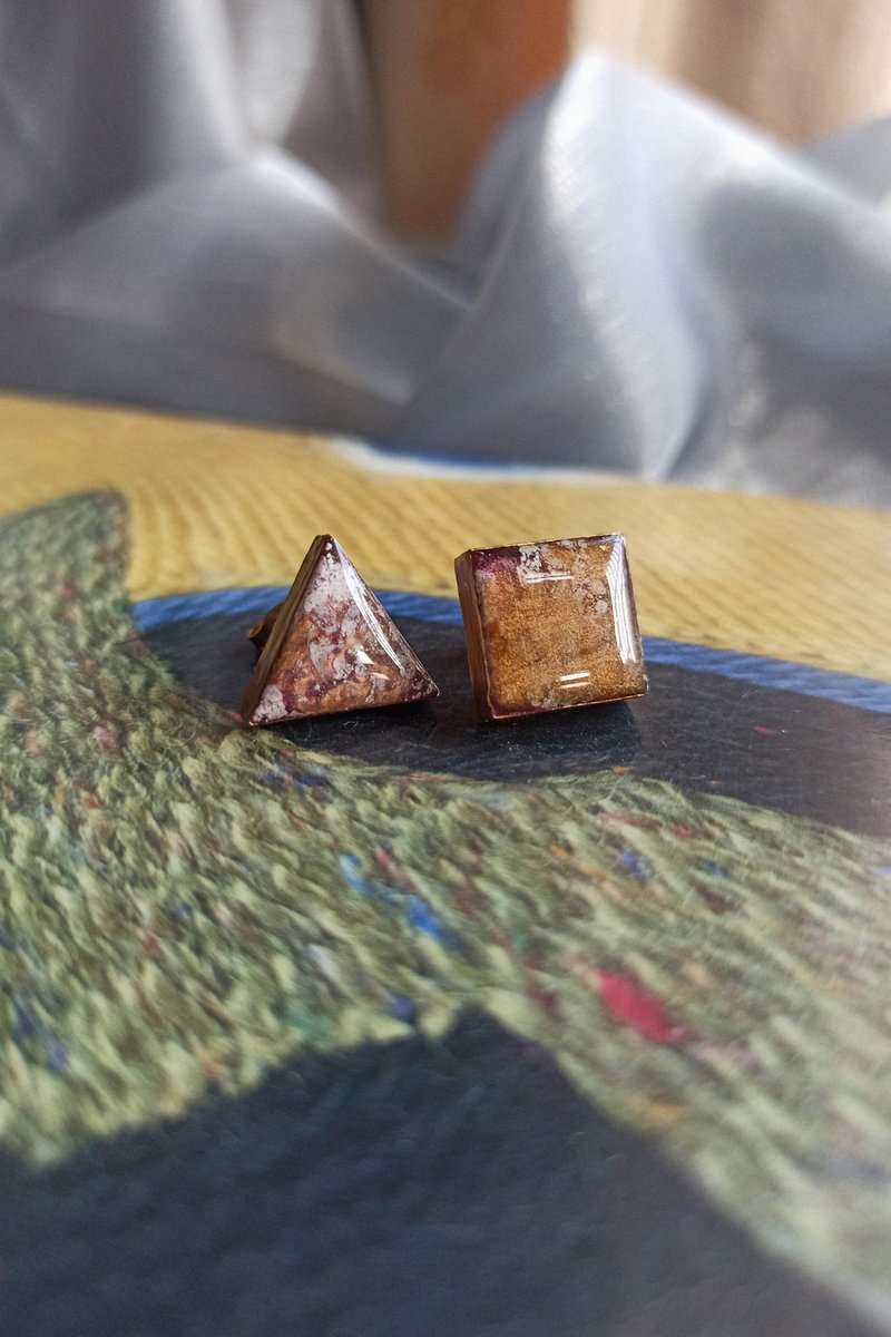 【孤品限定】撒金古典色耳環 - 三角與方 - 耳環/耳夾/耳骨夾 - 樹脂 金色