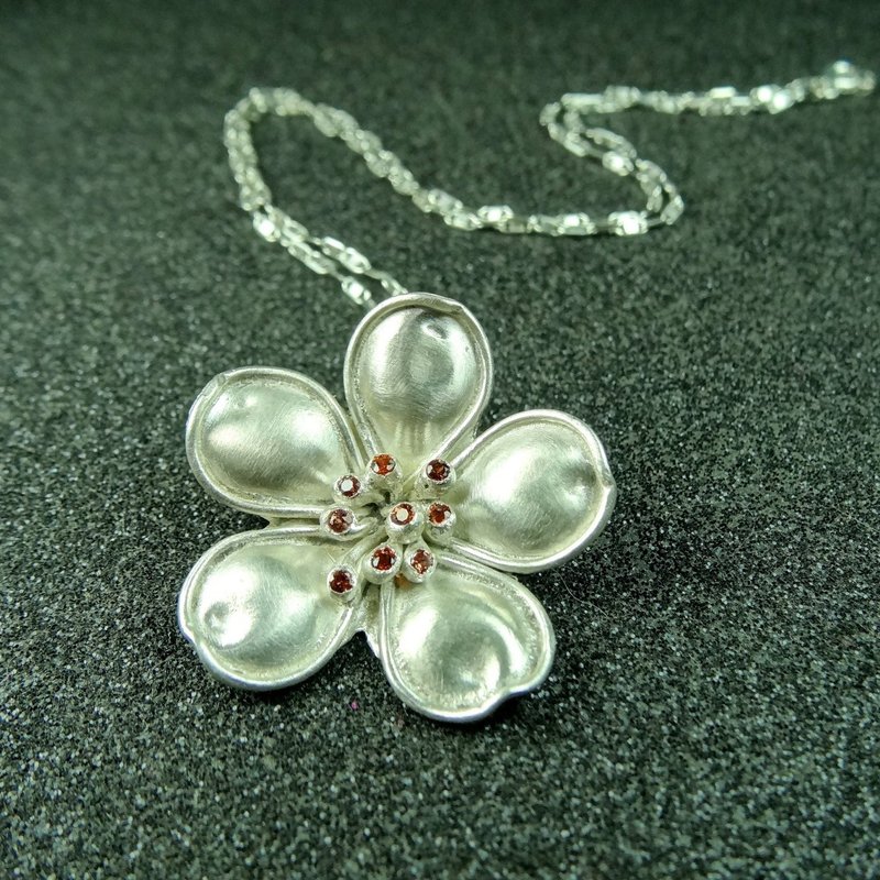 Pendant, Necklace, Brooch, Garnet, Flower, Sterling Silver, Handmade Jewelry - สร้อยคอ - เครื่องเพชรพลอย 