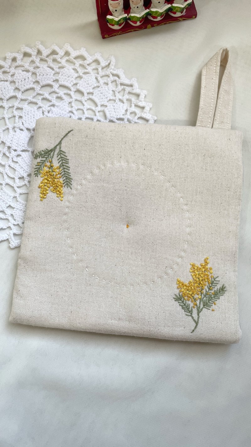 【芳小姐手作】刺繡鍋墊 耶誕節禮物 新居落成禮物 畢業禮物 - 擺飾/家飾品 - 棉．麻 多色