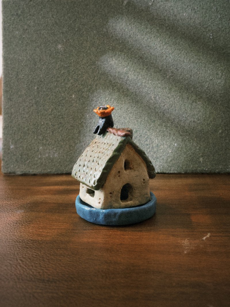 手作陶土陶泥擺件 塔香座 望天小屋 - 擺飾/家飾品 - 陶 