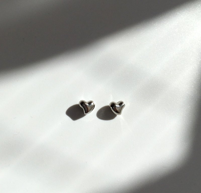 Dainty Platinum900 Heart Earring Christmas Gifts日本国内生産 - 耳環/耳夾/耳骨夾 - 貴金屬 銀色