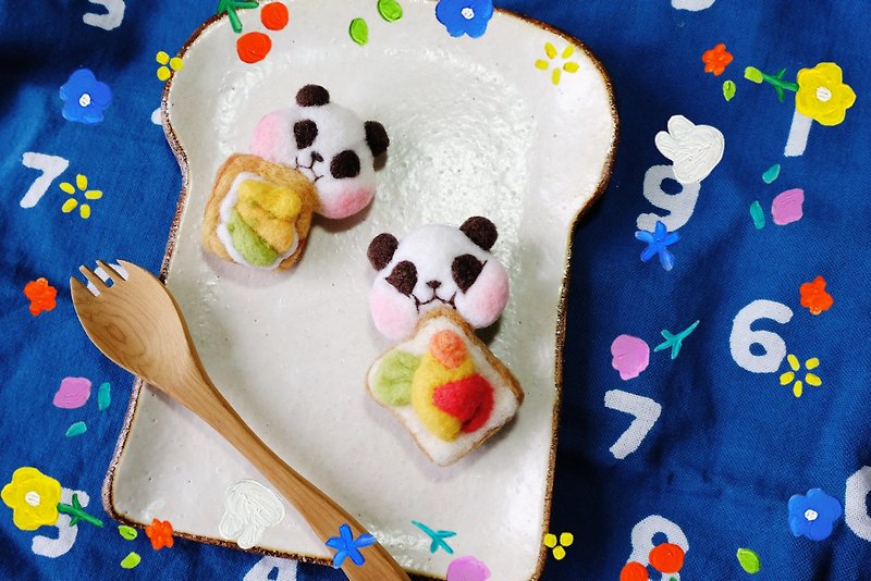 Greedy little panda toast brooch - Brooches - Wool Multicolor