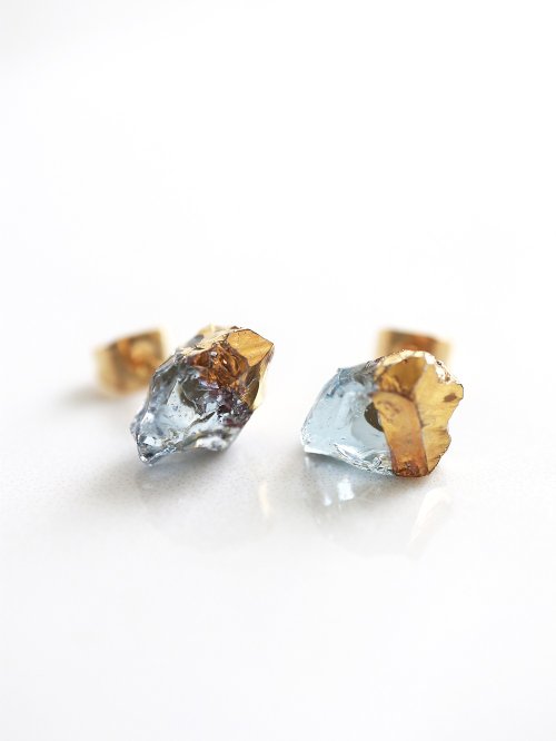 Cinesina STAR STONE - SAPPHIRE + 24K GOLD 玻璃原石耳環
