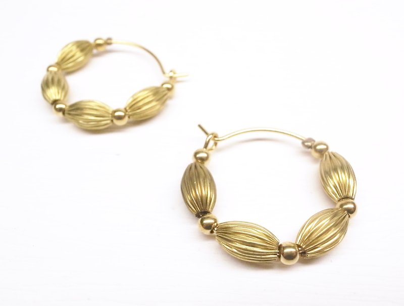 《二毛銀》【串珠圈圈耳環系列-典雅黃銅圈圈耳環】（一對） - 耳環/耳夾 - 其他金屬 