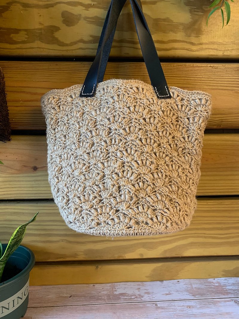 手作りのかぎ針編みバッグ。日本製のリネン。小麦色。サイドバックパック/ハンドバッグとして使用可能 - ショルダーバッグ - コットン・麻 