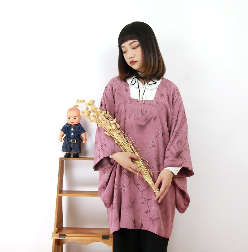 Back to Green - Japanese kimono with pink and purple cracks vintage kimono - เสื้อผู้หญิง - ผ้าไหม 