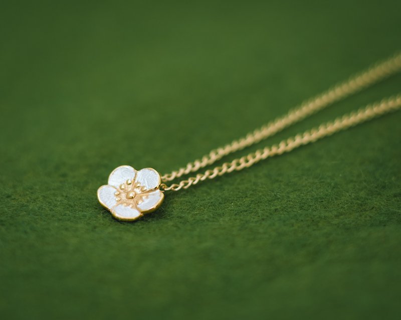 Plum blossom necklace - Ume - Japanese jewelry - Japanese flower - - สร้อยคอ - โลหะ สีเงิน