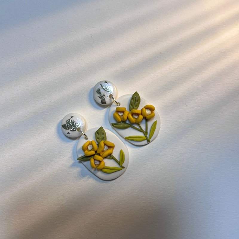 CM gold foil yellow flower handmade soft clay earrings 925 sterling silver ear pins - Earrings & Clip-ons - Pottery Yellow