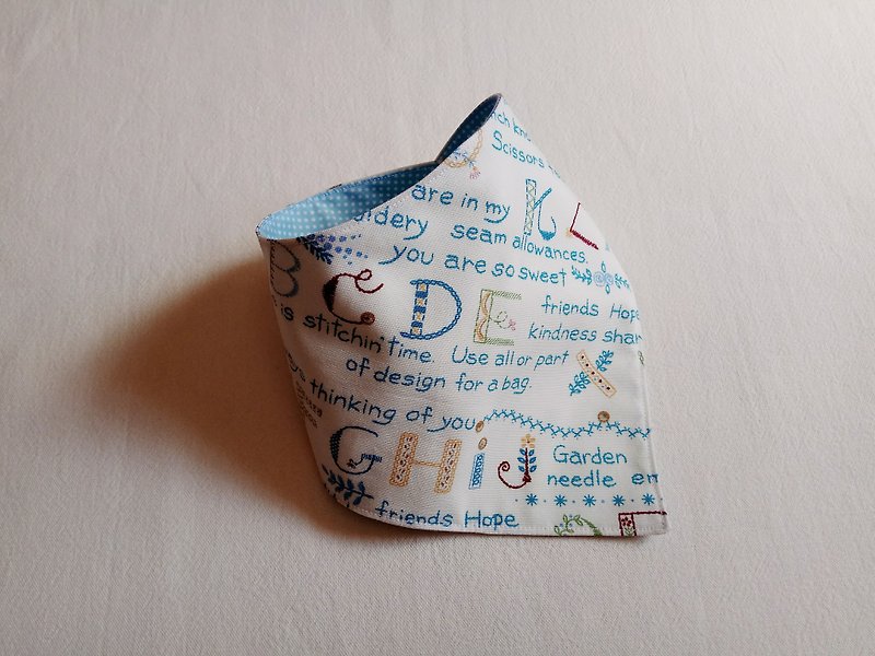 English digital triangle bib Miracle gift saliva towel baby bib - ผ้ากันเปื้อน - ผ้าฝ้าย/ผ้าลินิน สีน้ำเงิน