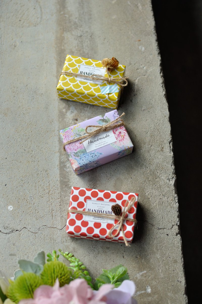 1pcs of handmade soap gift box plus purchase packaging service (without bag) - สบู่ - กระดาษ 