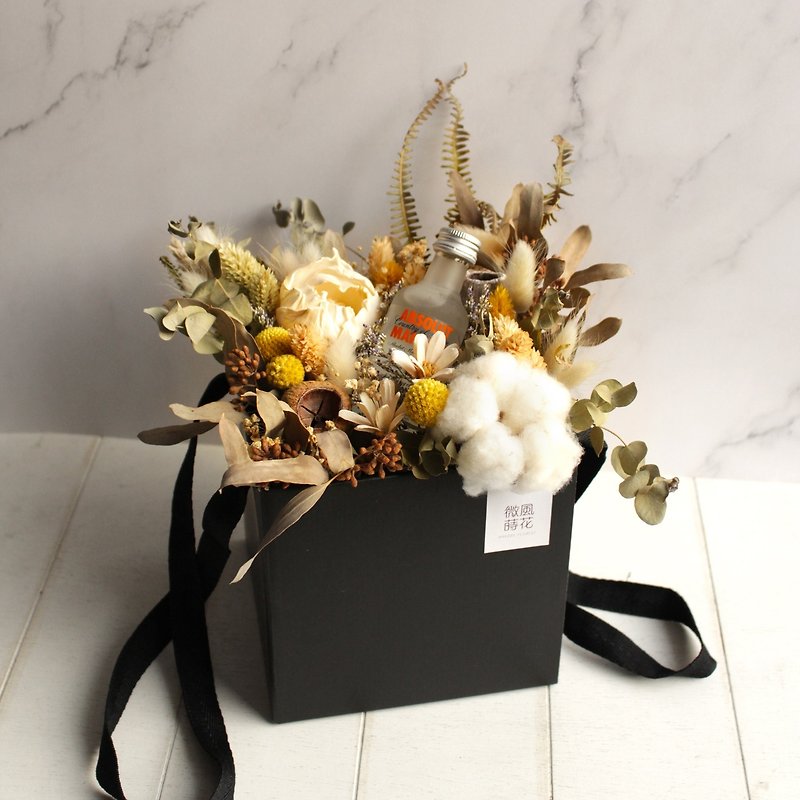 [Dawn Forest] Dry Flower Gift Box / Hand-held Gift Box / Valentine's Day / Graduation Gift / Birthday Gift - Dried Flowers & Bouquets - Plants & Flowers Green