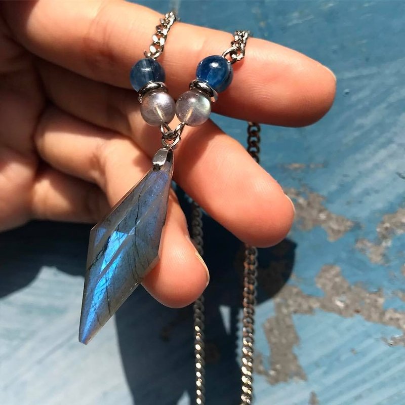 [Light blue] Lost and find natural labradorite stone necklace Lingshi - Necklaces - Gemstone Blue