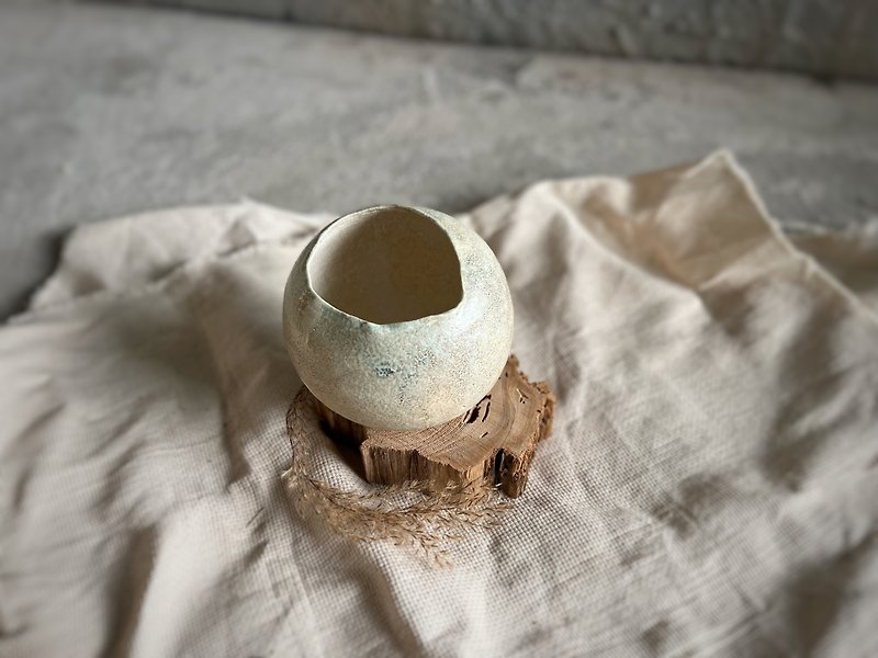 White pottery soda planet/ball dry flower pot ore basin storage box - เซรามิก - ดินเผา หลากหลายสี